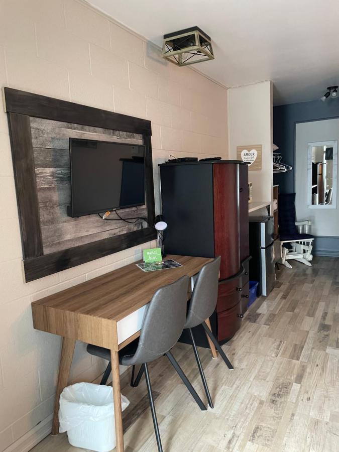 Motel Valois Yl Inc Acton Vale Exterior photo